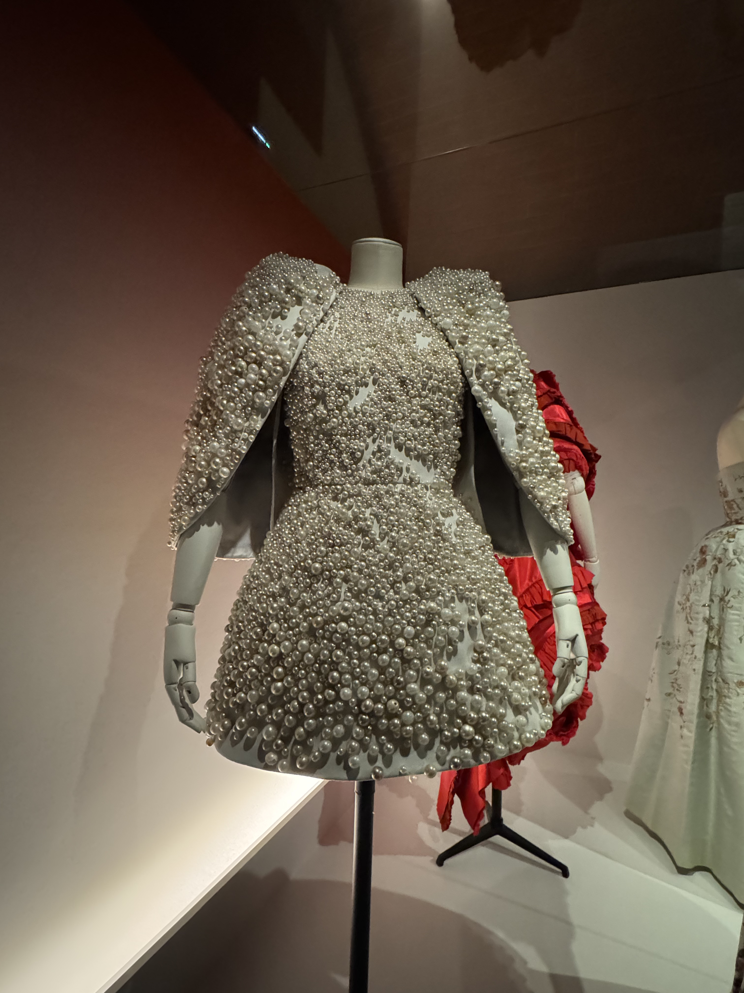 Dice Kayek �mzal� Couture Tasar�m, Palais Galliera�daki �Tisser, Broder, Sublimer� Sergisinde